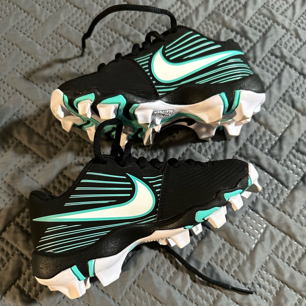 Nike Kids' Black & Teal Soccer Cleats